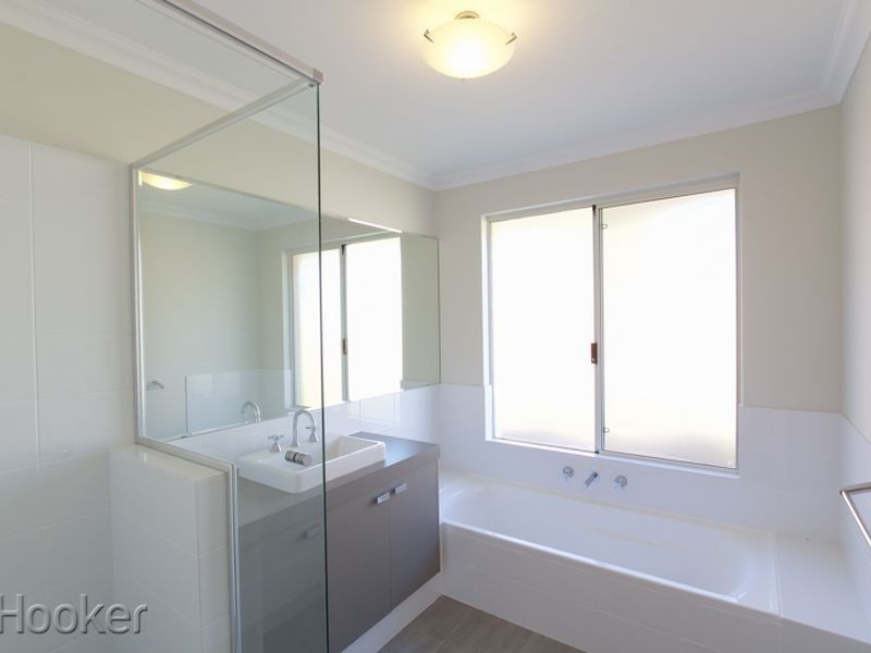 16 Bancoura Parkway, Secret Harbour WA 6173