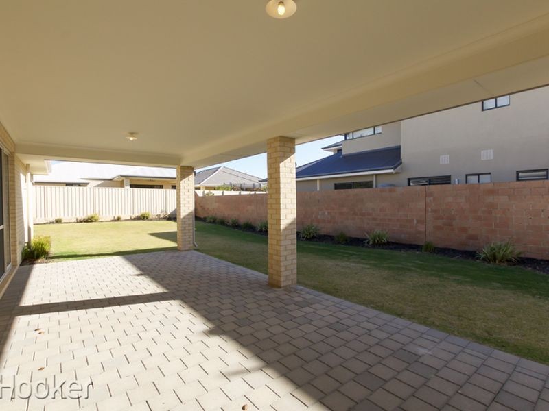 16 Bancoura Parkway, Secret Harbour WA 6173