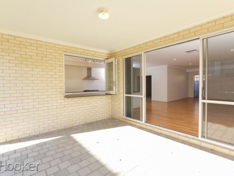 16 Bancoura Parkway, Secret Harbour WA 6173