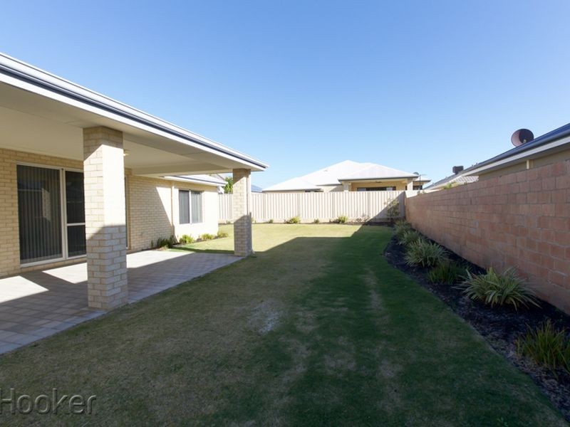 16 Bancoura Parkway, Secret Harbour WA 6173