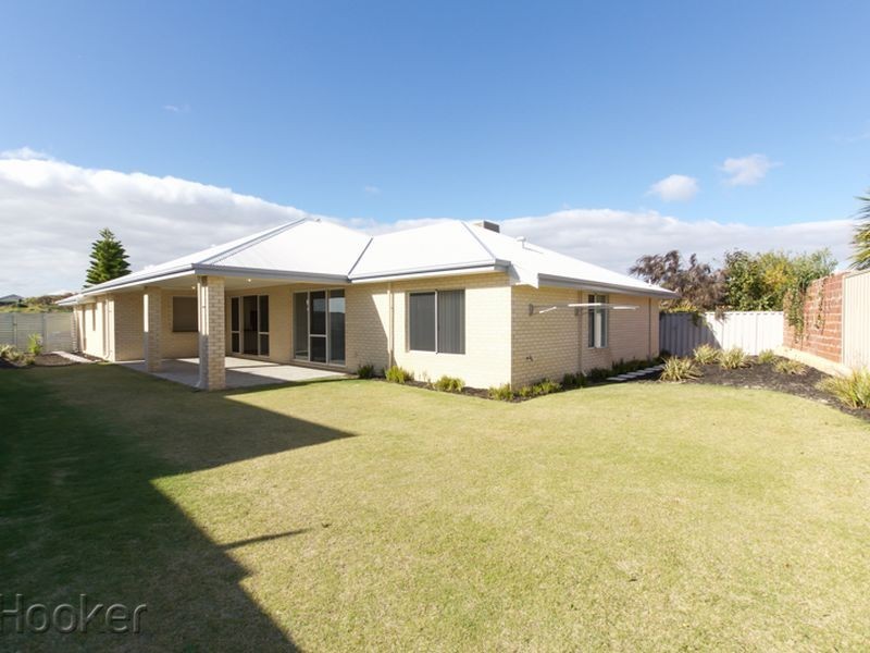 16 Bancoura Parkway, Secret Harbour WA 6173