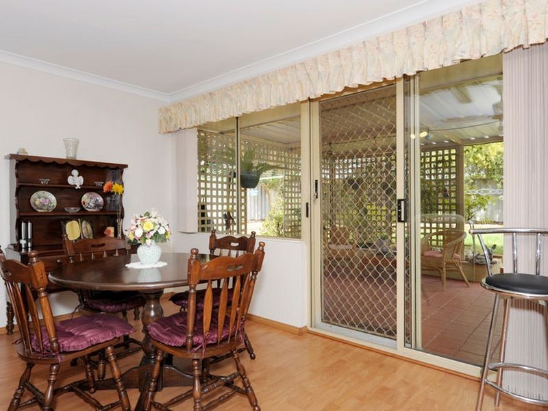 4 Moore Court, Cooloongup WA 6168