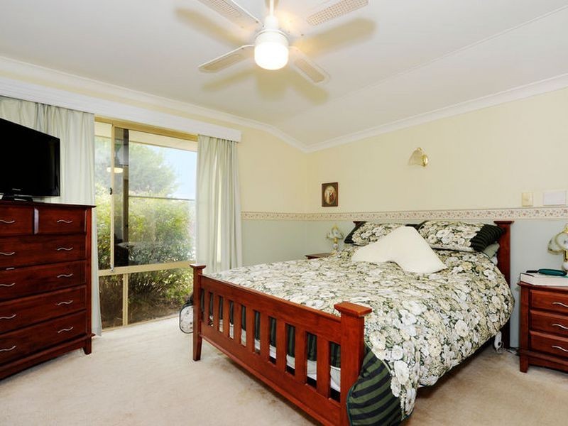 4 Moore Court, Cooloongup WA 6168