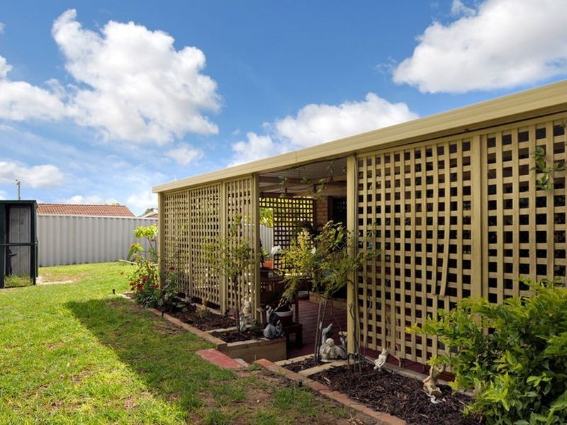 4 Moore Court, Cooloongup WA 6168