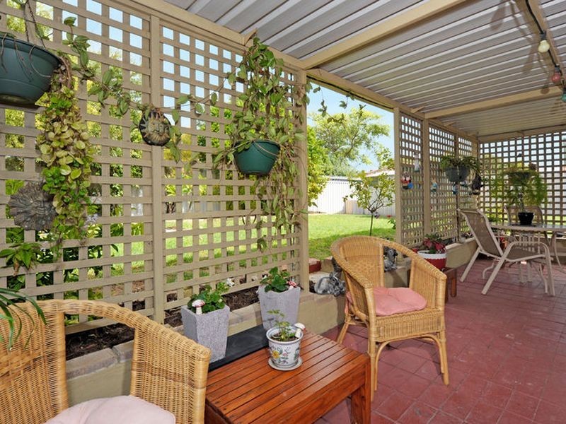 4 Moore Court, Cooloongup WA 6168