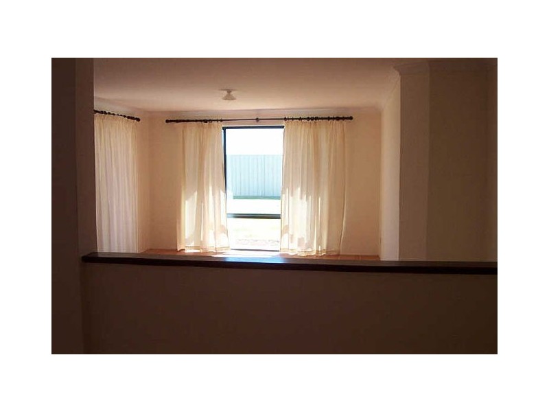 76 Endeavor Drive, Port Kennedy WA 6172