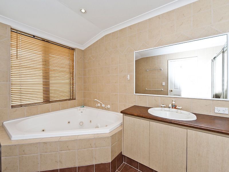 10 Althorpe Crescent, Port Kennedy WA 6172