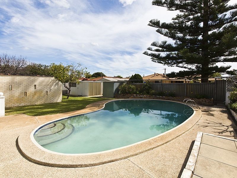 16 Seahaven Street, Safety Bay WA 6169