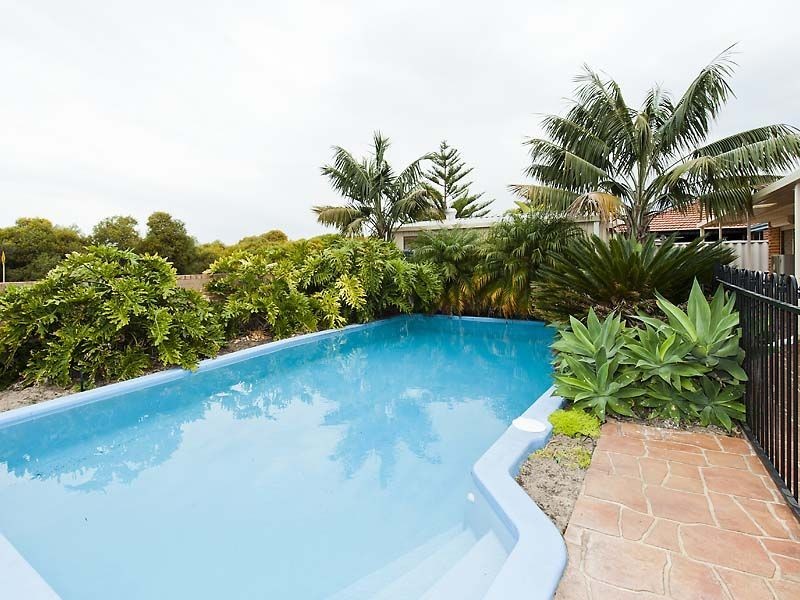 12 Moorburg Loop, Port Kennedy WA 6172