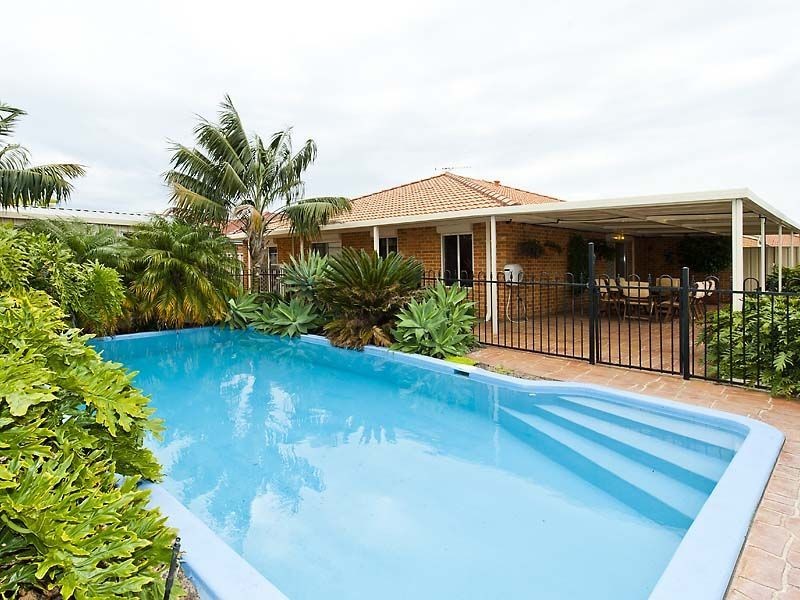 12 Moorburg Loop, Port Kennedy WA 6172