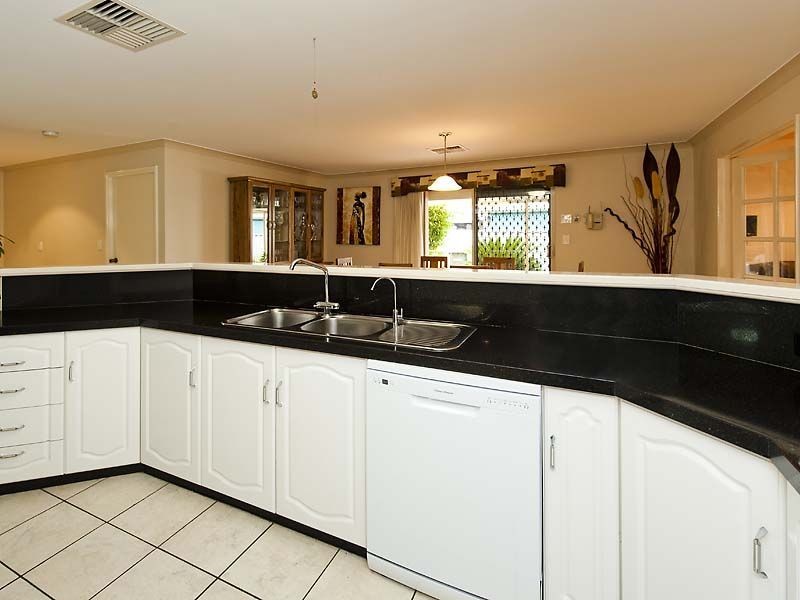 12 Moorburg Loop, Port Kennedy WA 6172