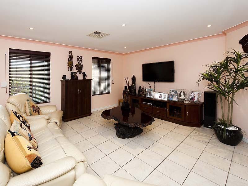 12 Moorburg Loop, Port Kennedy WA 6172