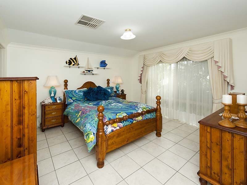 12 Moorburg Loop, Port Kennedy WA 6172