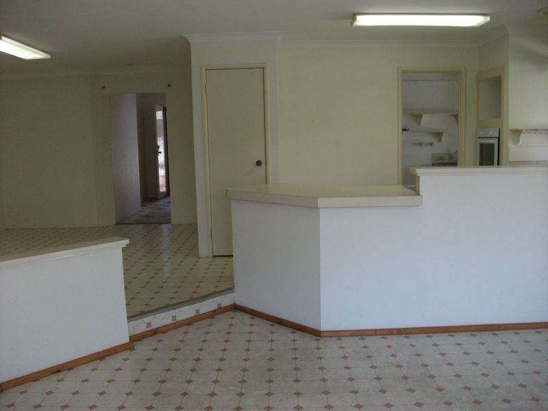 15 Maderia Place, Safety Bay WA 6169