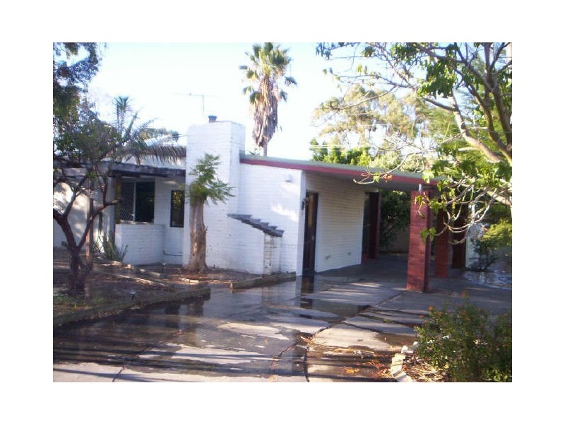 2 Corona Court, Rockingham WA 6168