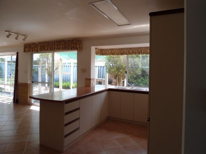 24 Grand Ocean Boulevard, Port Kennedy WA 6172