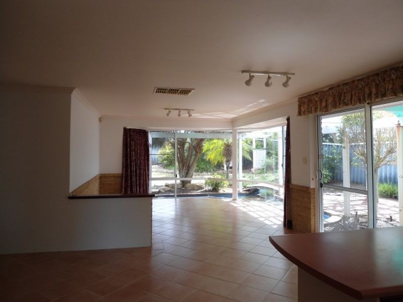 24 Grand Ocean Boulevard, Port Kennedy WA 6172