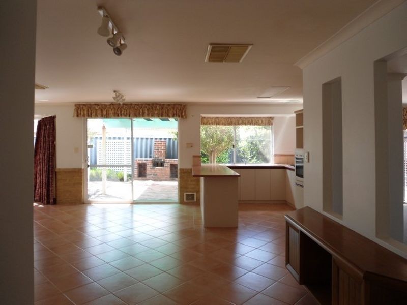 24 Grand Ocean Boulevard, Port Kennedy WA 6172