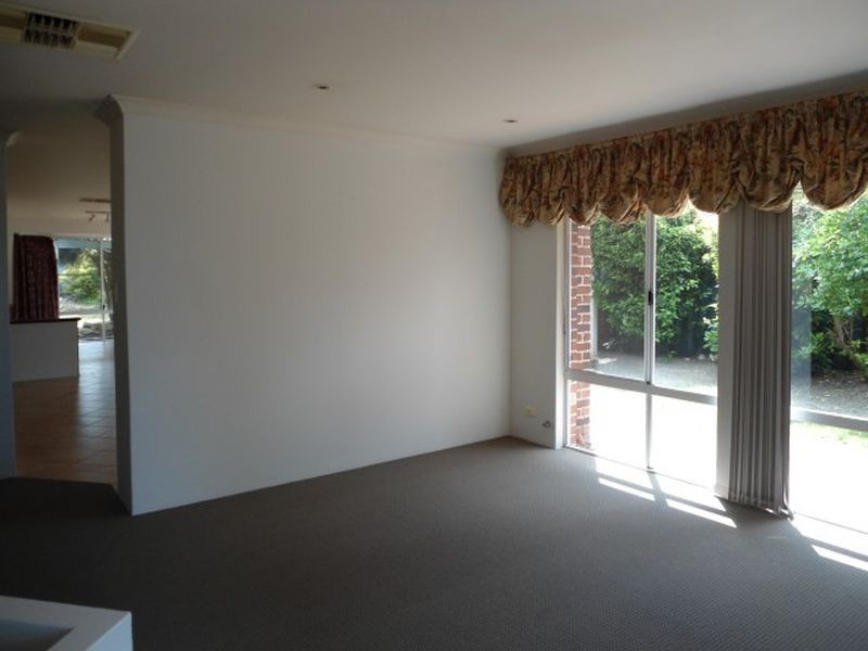 24 Grand Ocean Boulevard, Port Kennedy WA 6172