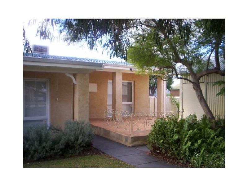 8 Pictor Court, Rockingham WA 6168