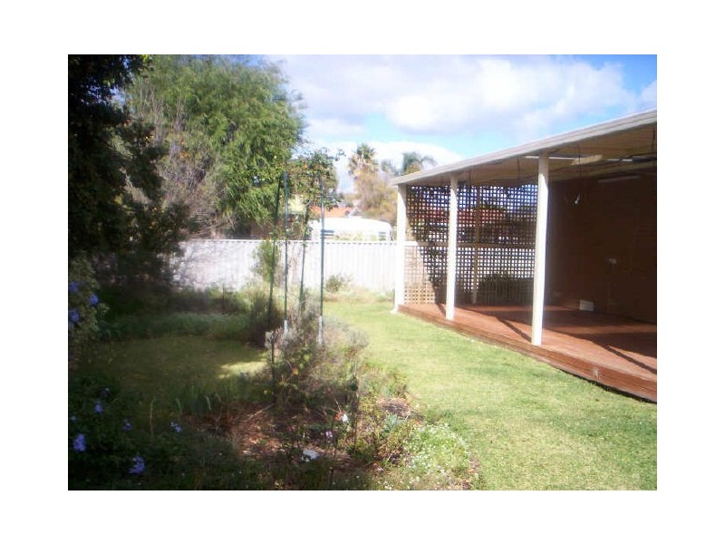 8 Pictor Court, Rockingham WA 6168