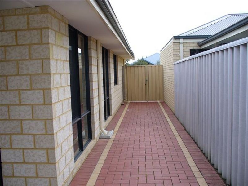 6 Barossa Approach, Rockingham WA 6168