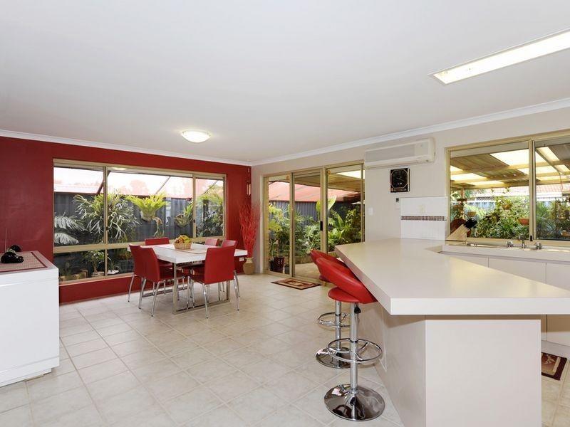 7 Meadow Court, Cooloongup WA 6168