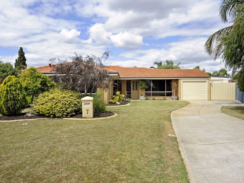 7 Meadow Court, Cooloongup WA 6168