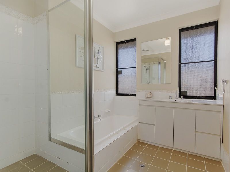 10 Hove Place, Warnbro WA 6169