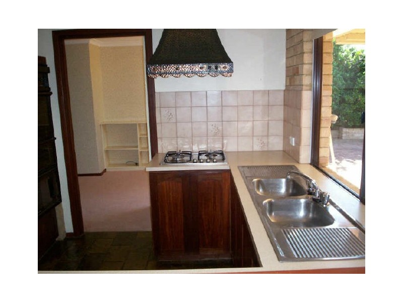 11 Bermuda Road, Safety Bay WA 6169