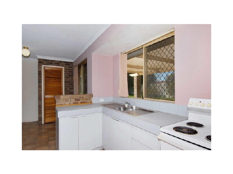 11 Moore Court, Cooloongup WA 6168