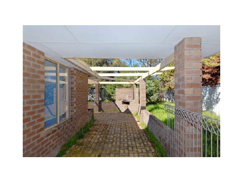 11 Moore Court, Cooloongup WA 6168