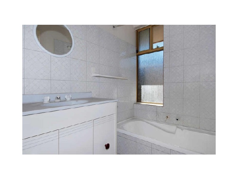 11 Moore Court, Cooloongup WA 6168