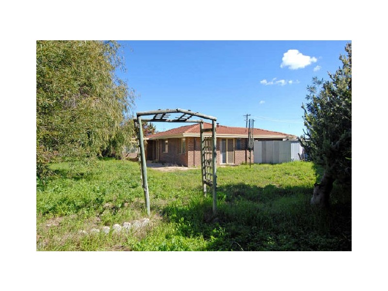 11 Moore Court, Cooloongup WA 6168