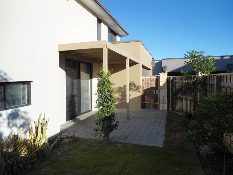 28 Malone Loop, Meadow Springs WA 6210