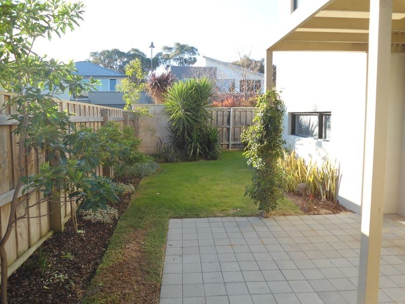 28 Malone Loop, Meadow Springs WA 6210