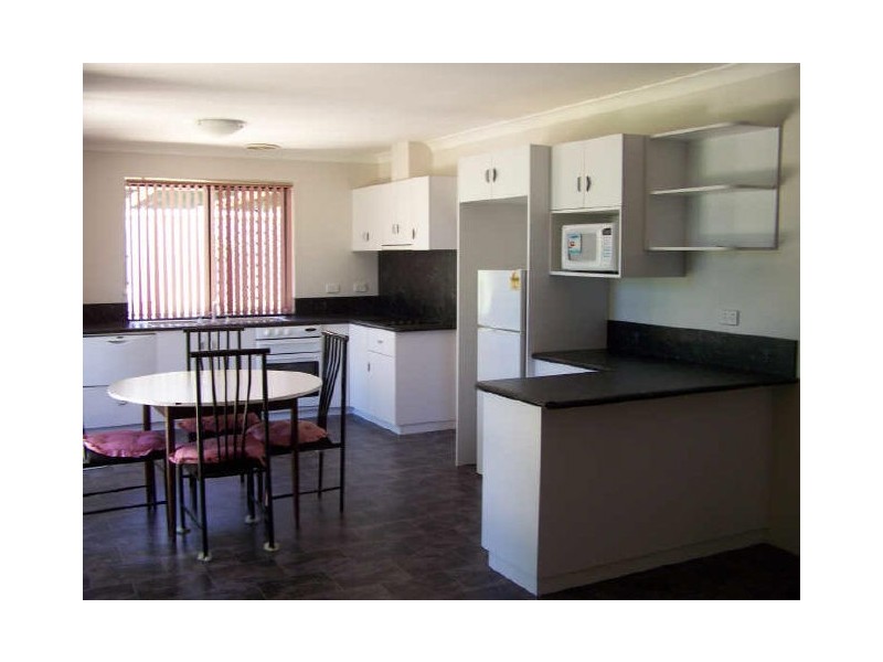 2 Congha Court, Hillman WA 6168