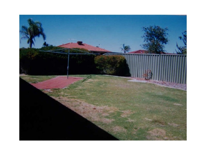 42 The Avenue, Warnbro WA 6169