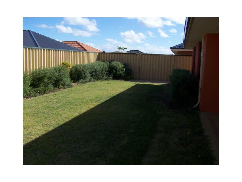 10 Carramup Circle, Port Kennedy WA 6172