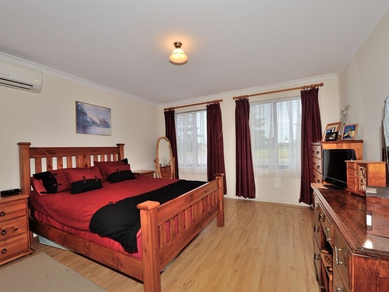 60 Three Bears Loop, Secret Harbour WA 6173
