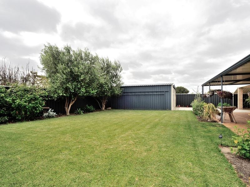 135 Willmott Drive, Cooloongup WA 6168