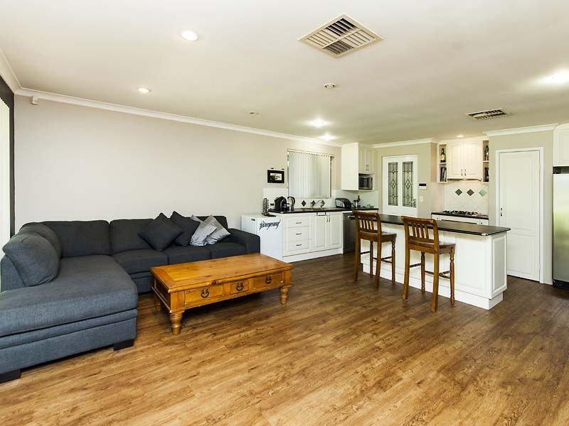 26 Rothesay Court, Cooloongup WA 6168