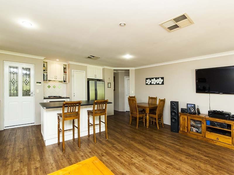 26 Rothesay Court, Cooloongup WA 6168