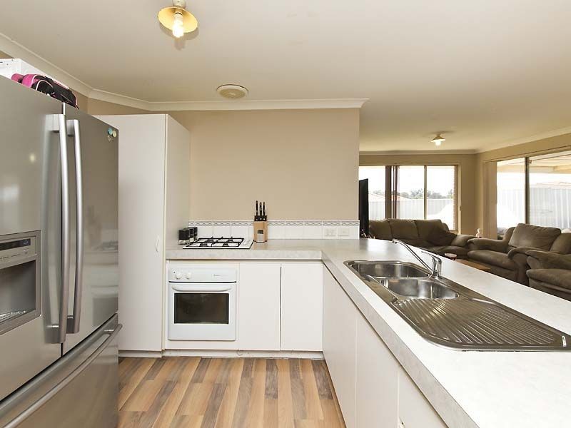 21 Brookeby Heights, Leda WA 6170