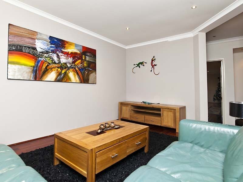 77 Hawker Street, Shoalwater WA 6169