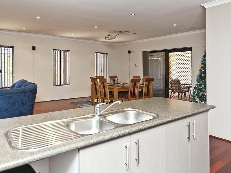 77 Hawker Street, Shoalwater WA 6169