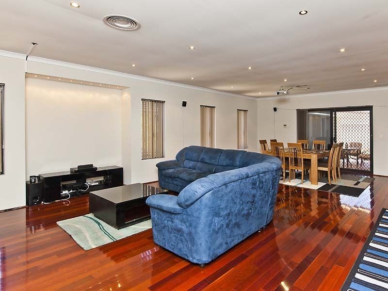 77 Hawker Street, Shoalwater WA 6169