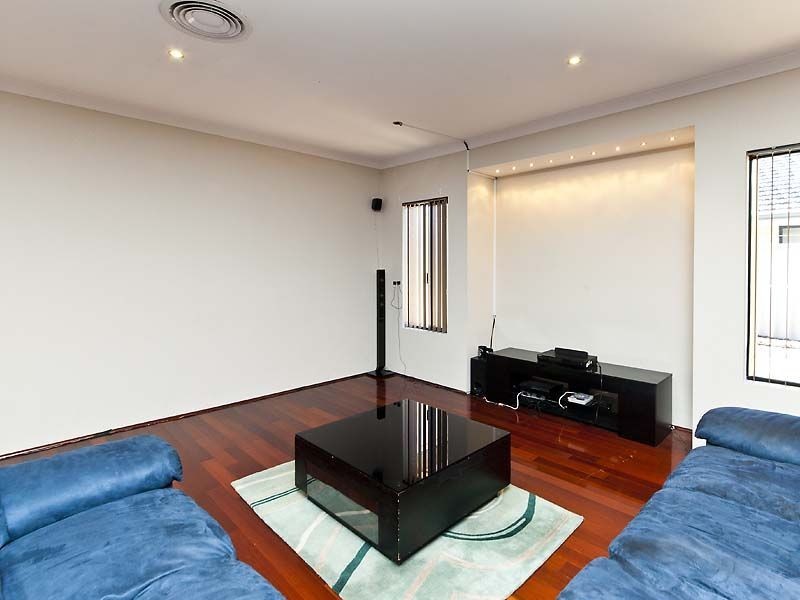 77 Hawker Street, Shoalwater WA 6169