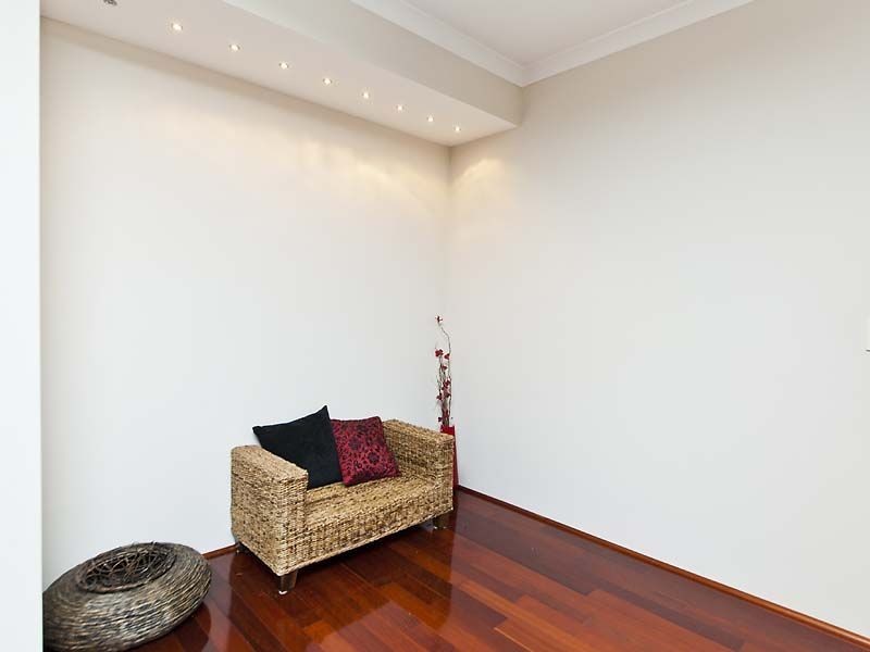 77 Hawker Street, Shoalwater WA 6169