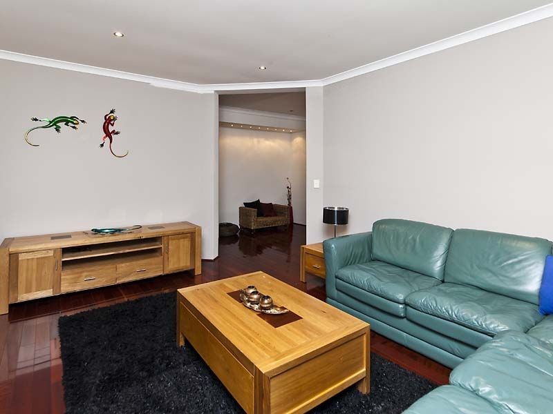 77 Hawker Street, Shoalwater WA 6169